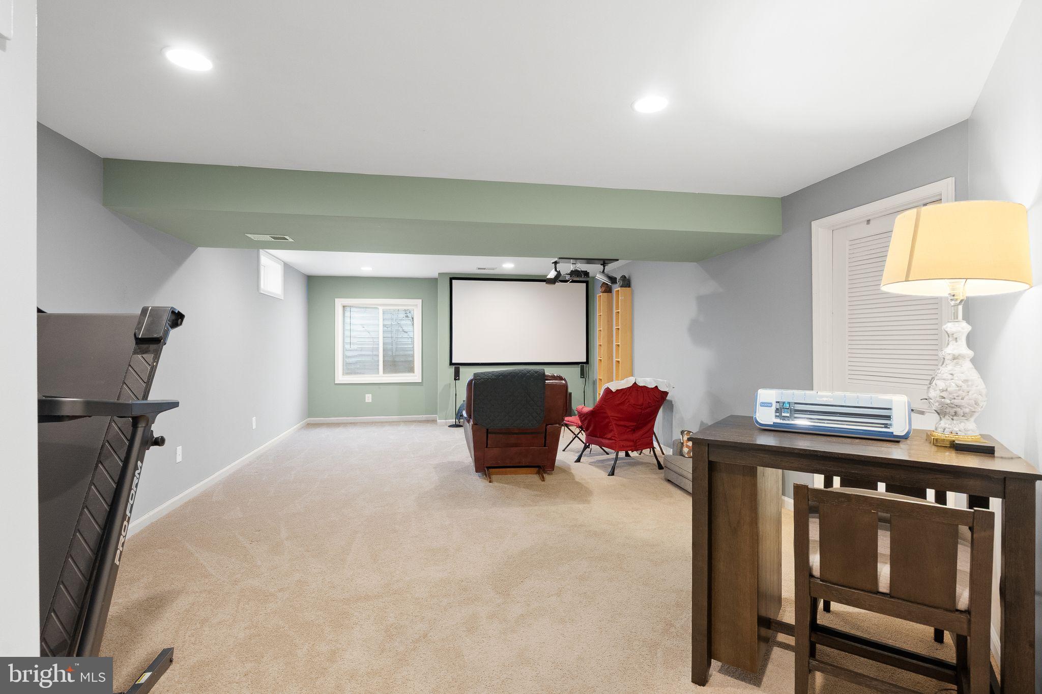 THREE FLAGS - Residential