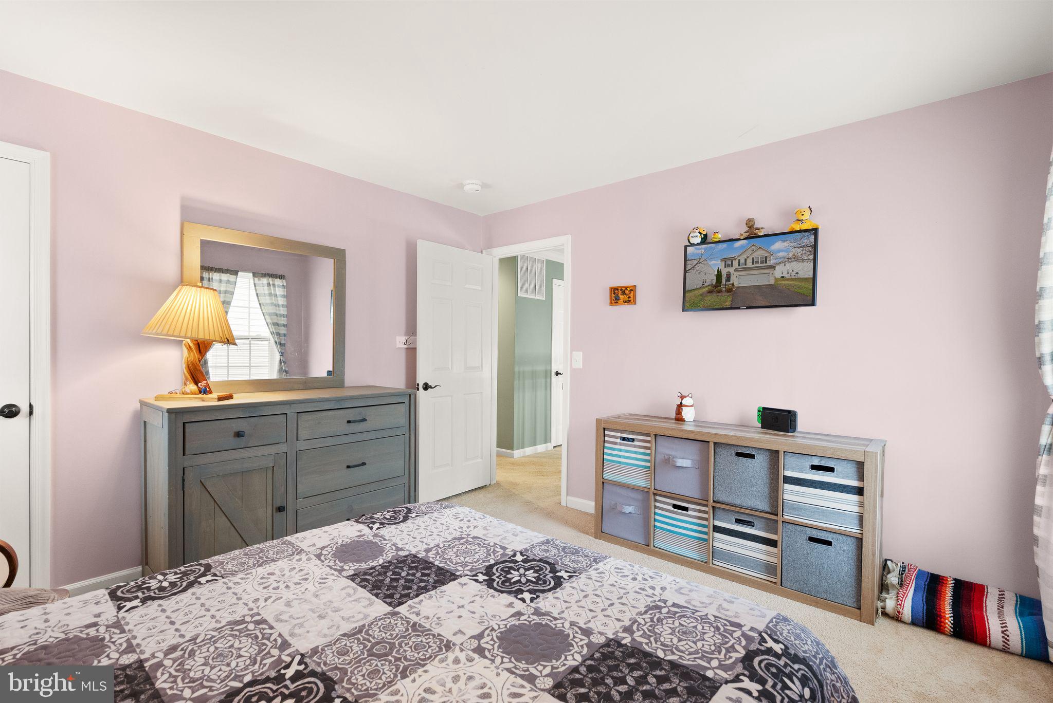 THREE FLAGS - Residential