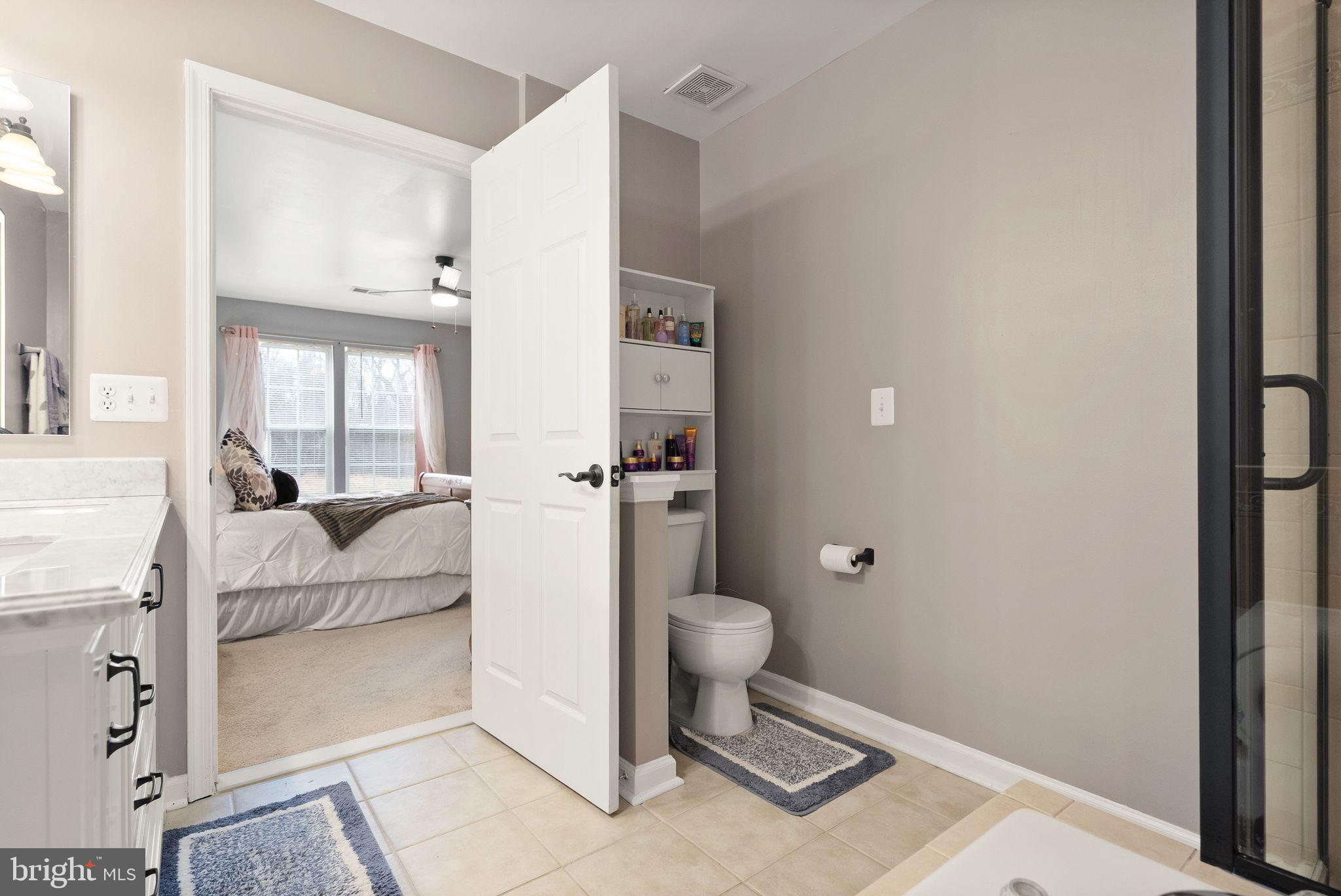 THREE FLAGS - Residential