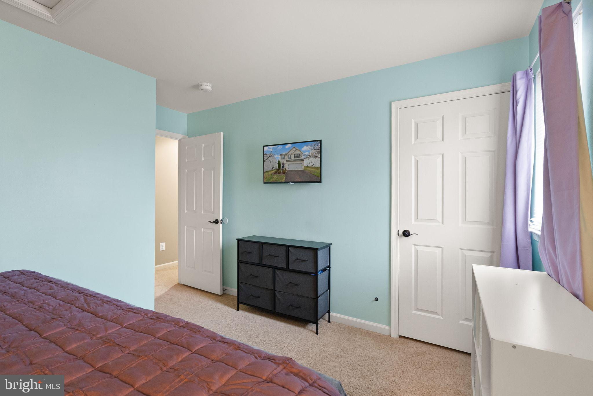 THREE FLAGS - Residential