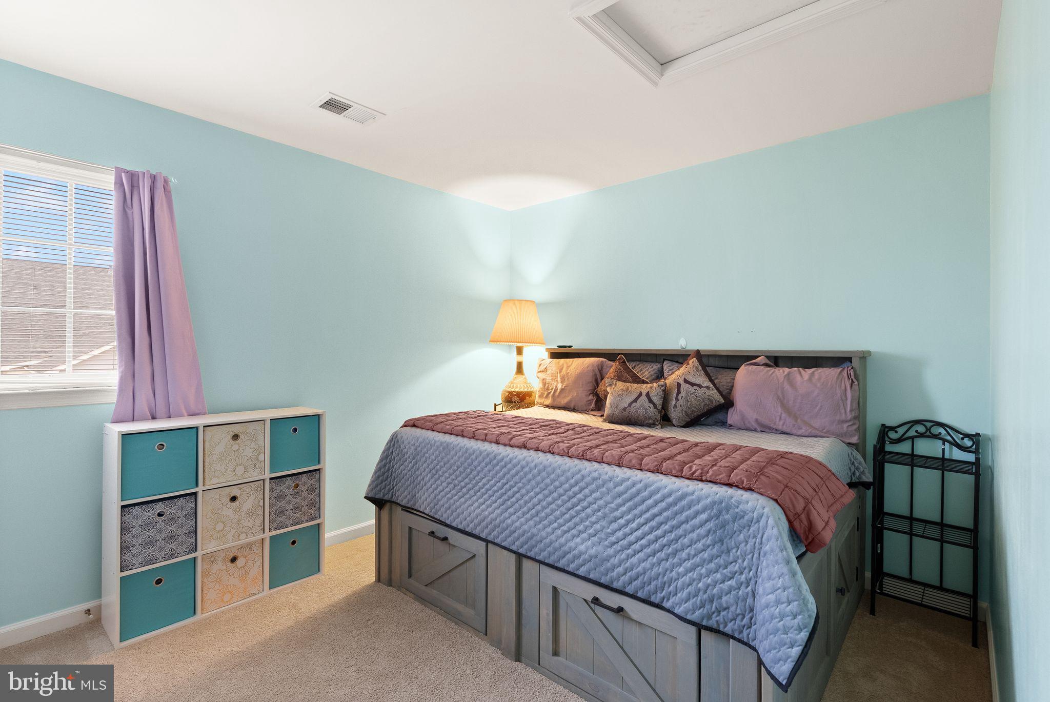 THREE FLAGS - Residential