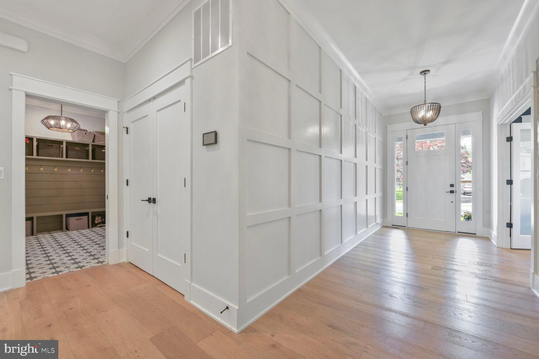 302 JADE COURT NW