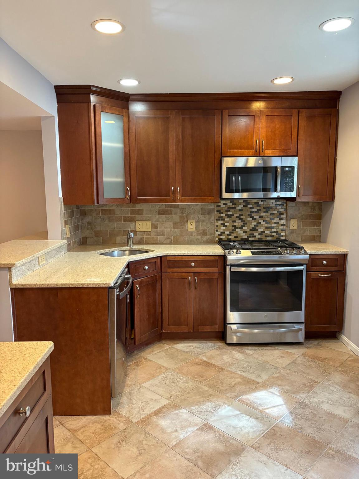 GEORGETOWN WOODS - Residential