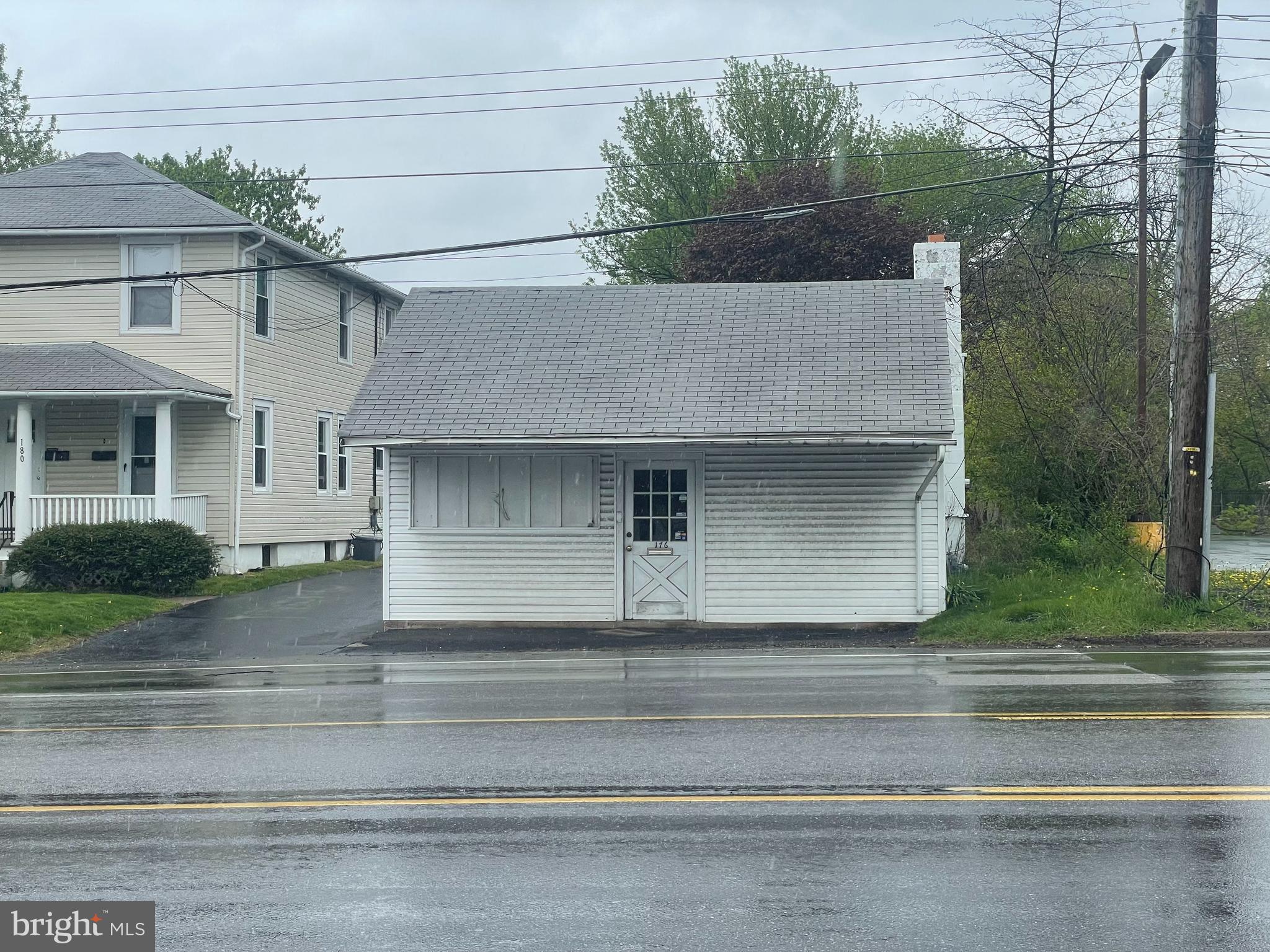 Located on the gateway into Horsham Township. The property consist of two rooms 15x23, with bathroom . Total square footage is 690.00. Gas heat. Zoned GC 2 with various uses. Approximately 1/2 mile to the Pa. Turnpike. Owner is a Pa. licensed Realtor.