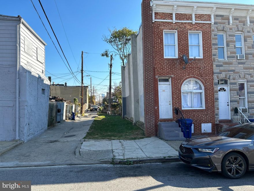 Build the home of your dream in this 1,053 square feet lot located in the neighborhood of Mount Clare. Enjoy the amenities this neighborhood offers, which includes the Traci Atkins Park, Carroll Park, basketball courts, field house and golf course. The property is 4 minutes away from Westside Shopping center and 6 minutes travel to M&T Bank Stadium.