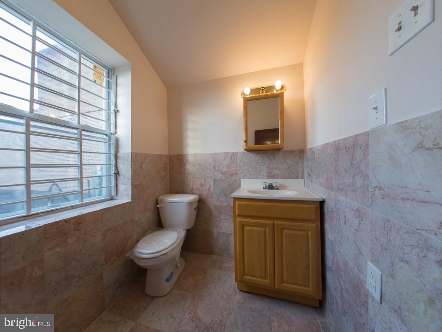 FAIRMOUNT - Commercial Sale