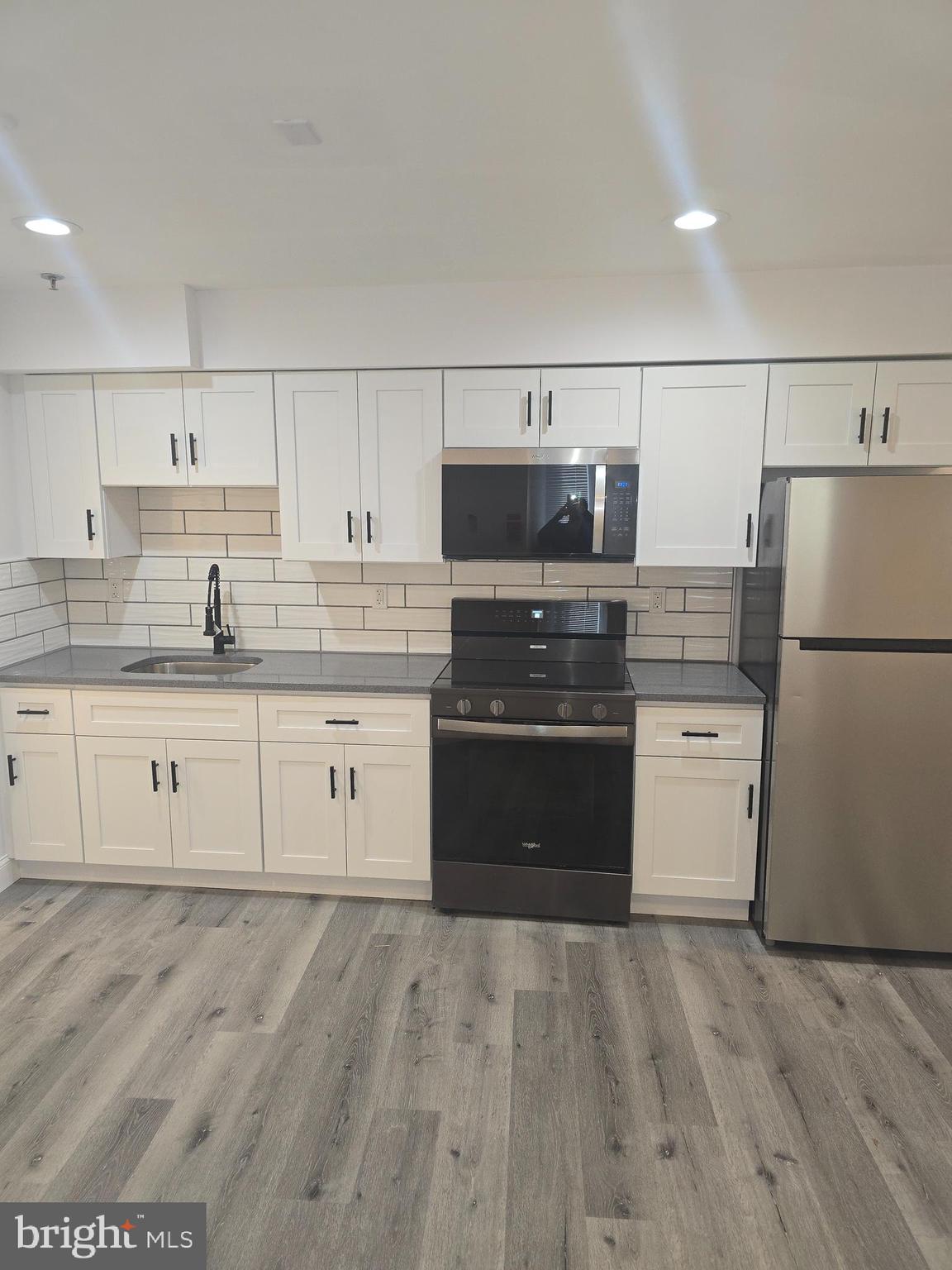 210 SHURS LANE STUDIO