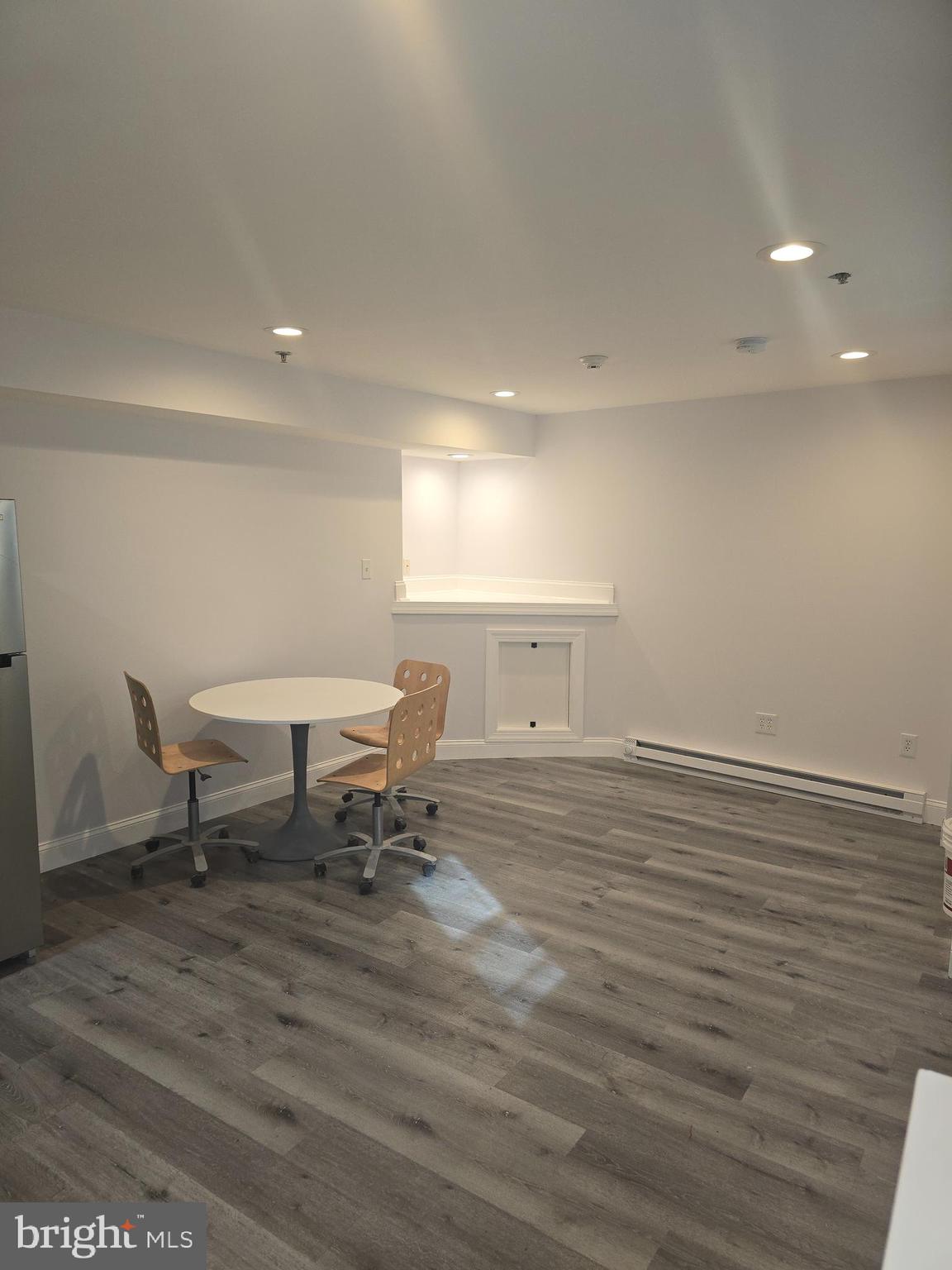 210 SHURS LANE STUDIO