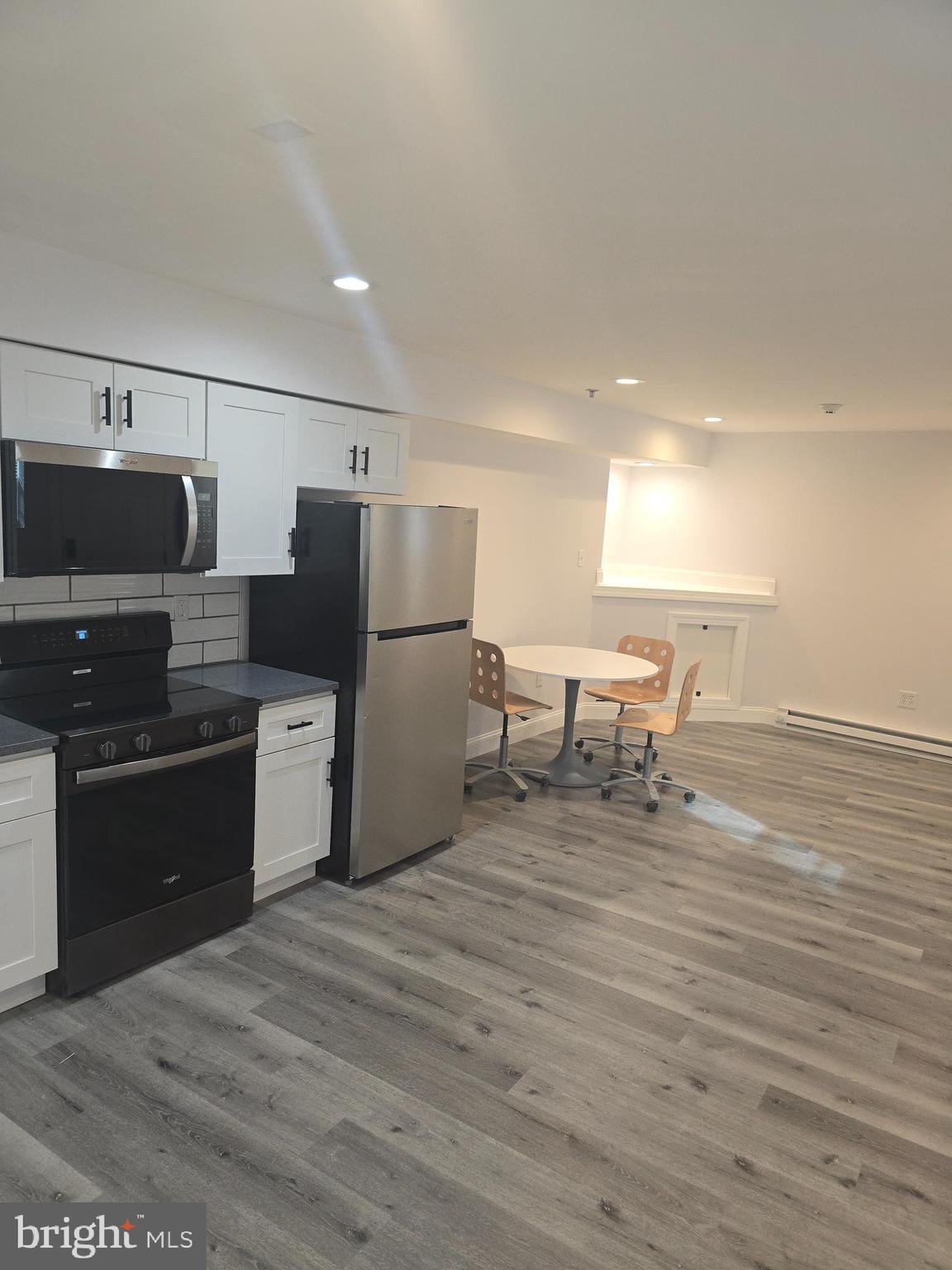 210 SHURS LANE STUDIO