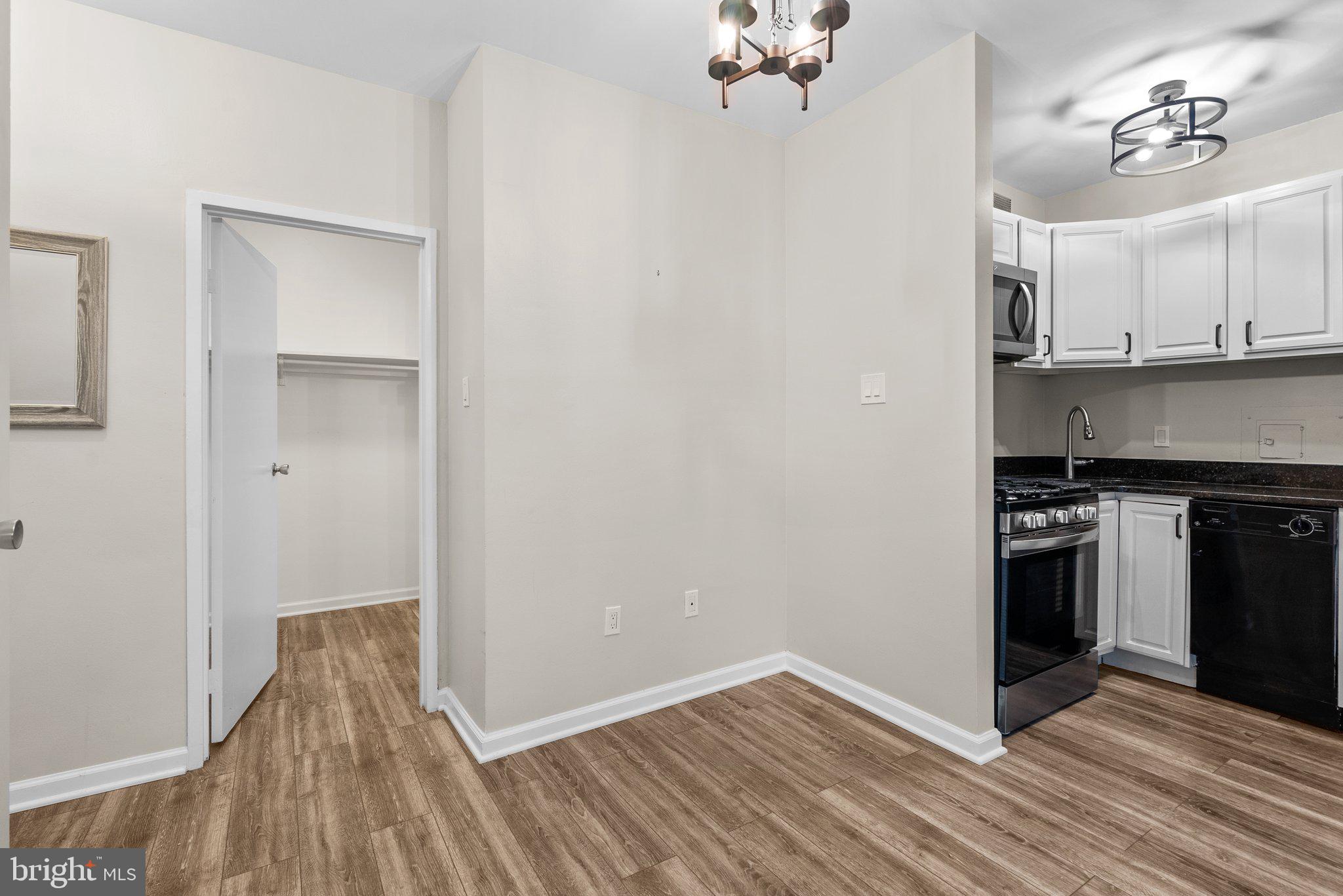 FOREST HILLS - Residential Lease