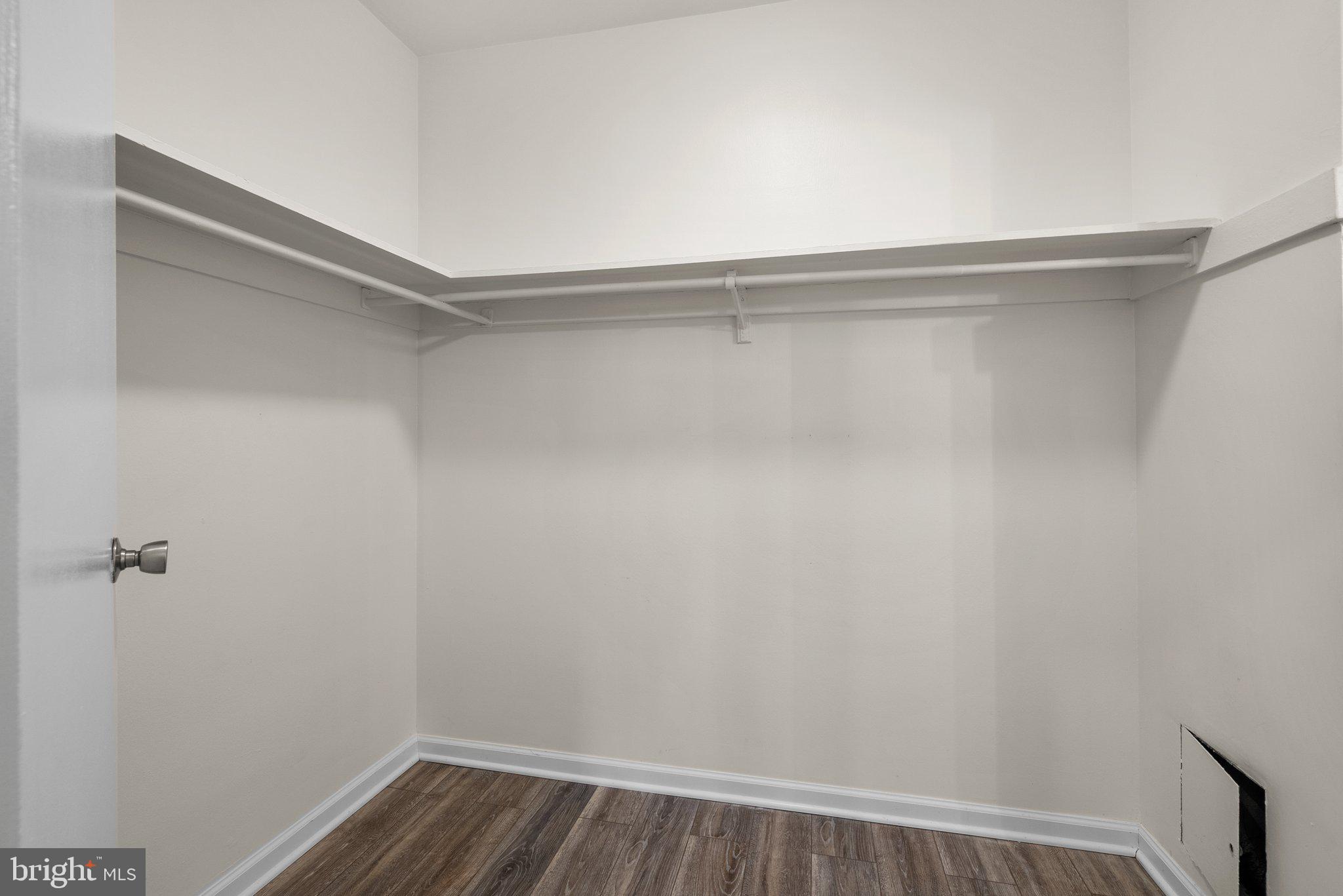 FOREST HILLS - Residential Lease