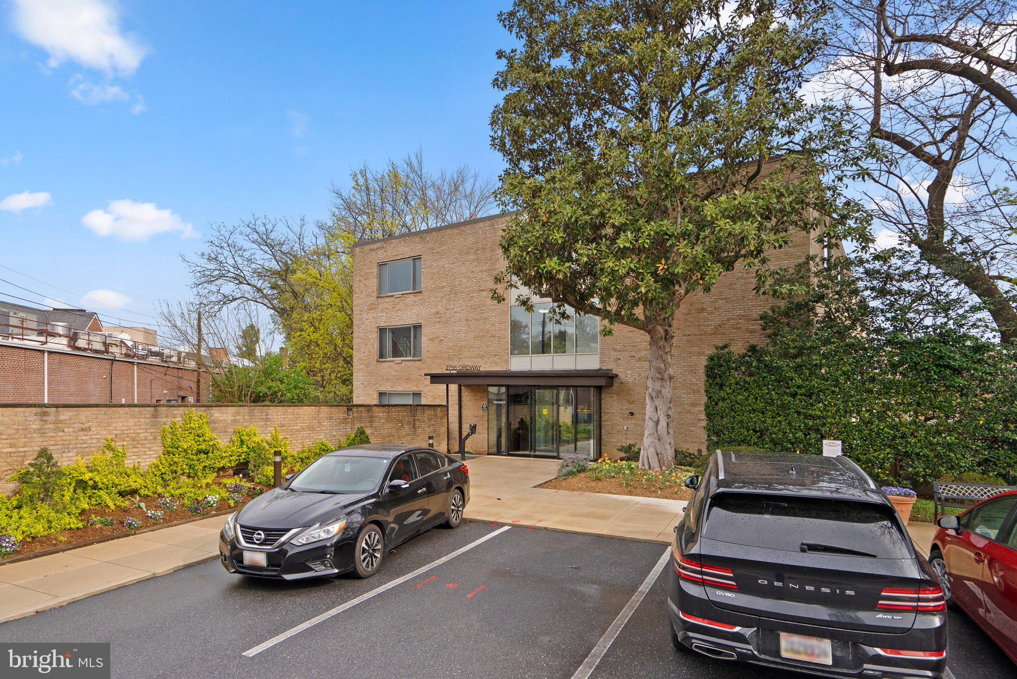 FOREST HILLS - Residential Lease