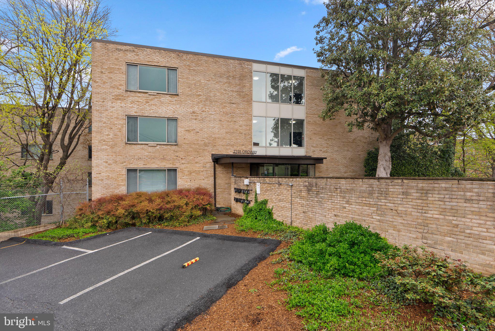 FOREST HILLS - Residential Lease