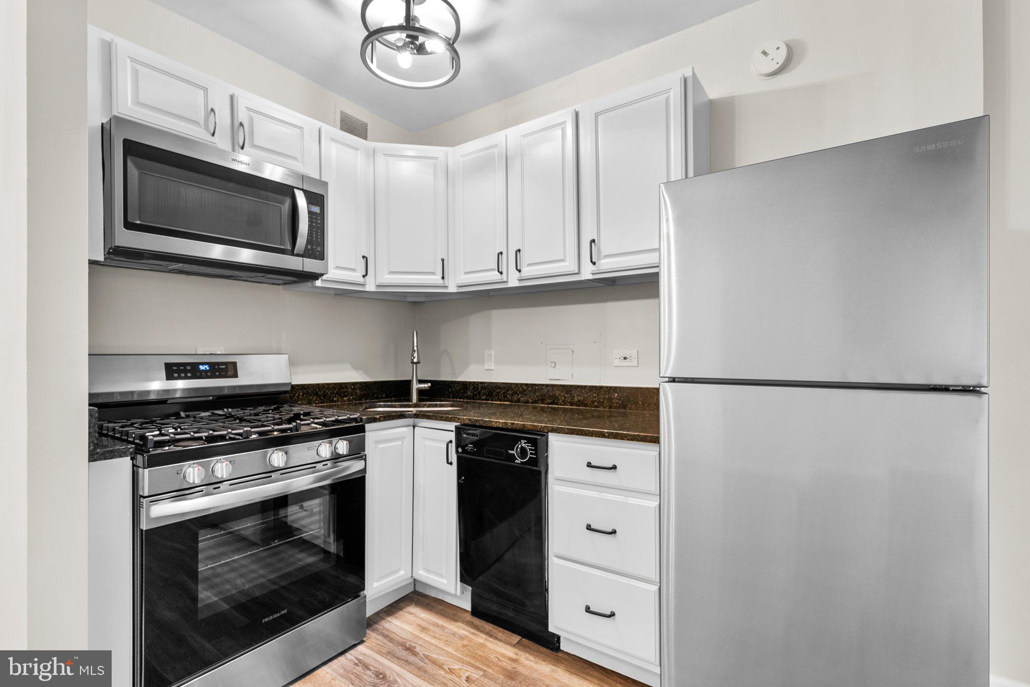 FOREST HILLS - Residential Lease