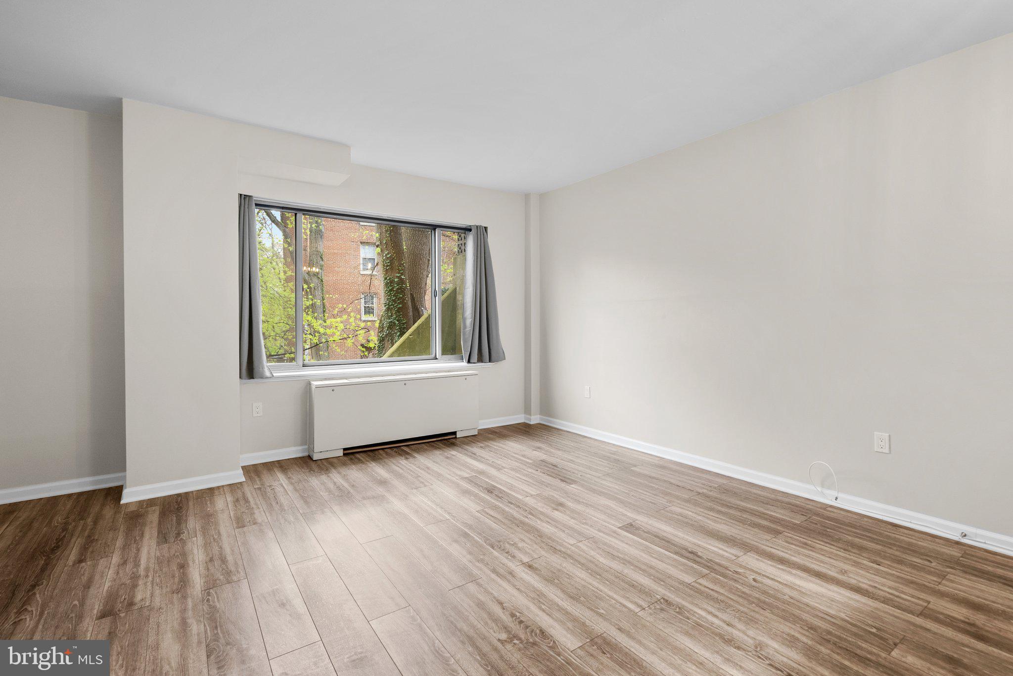 FOREST HILLS - Residential Lease