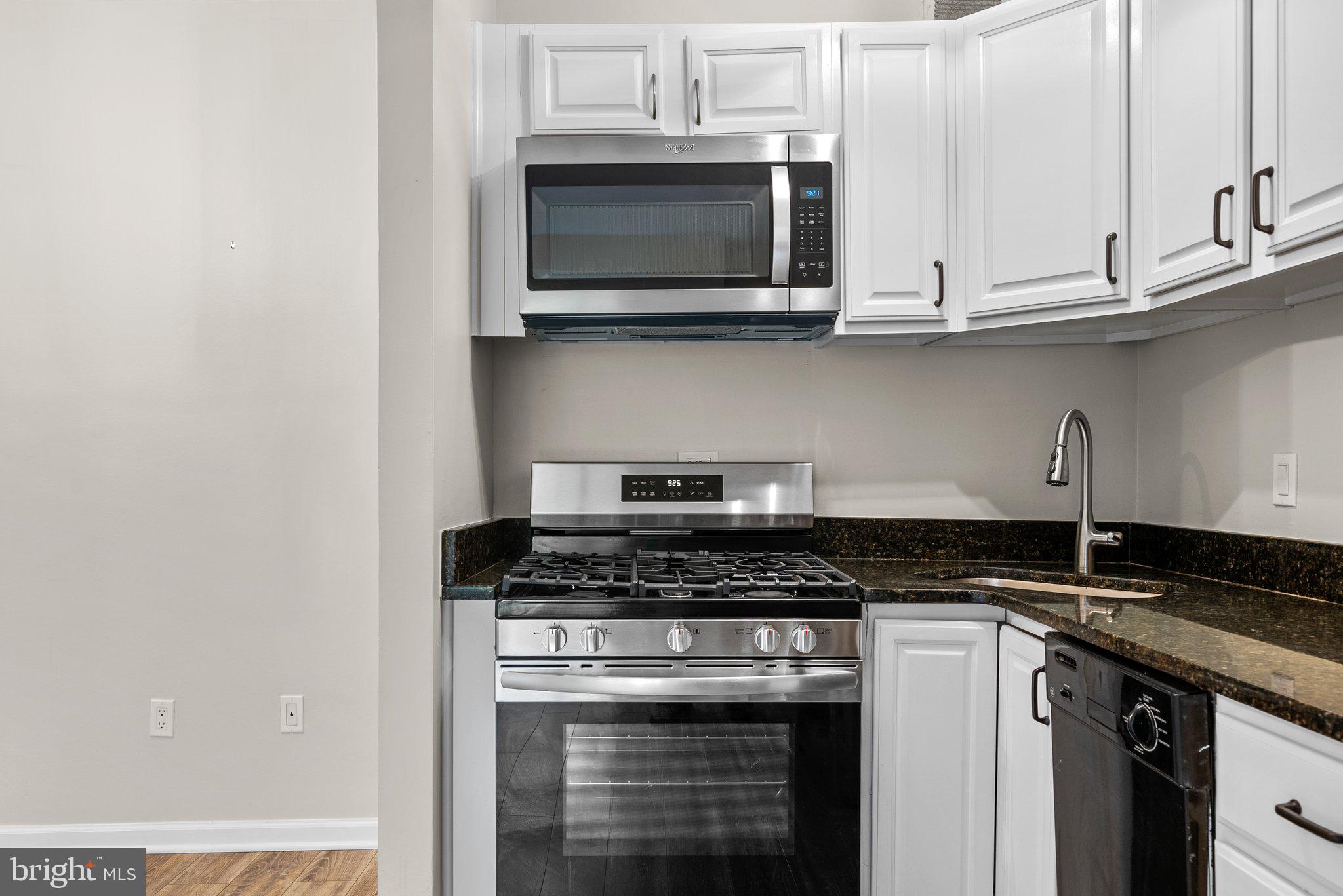 FOREST HILLS - Residential Lease