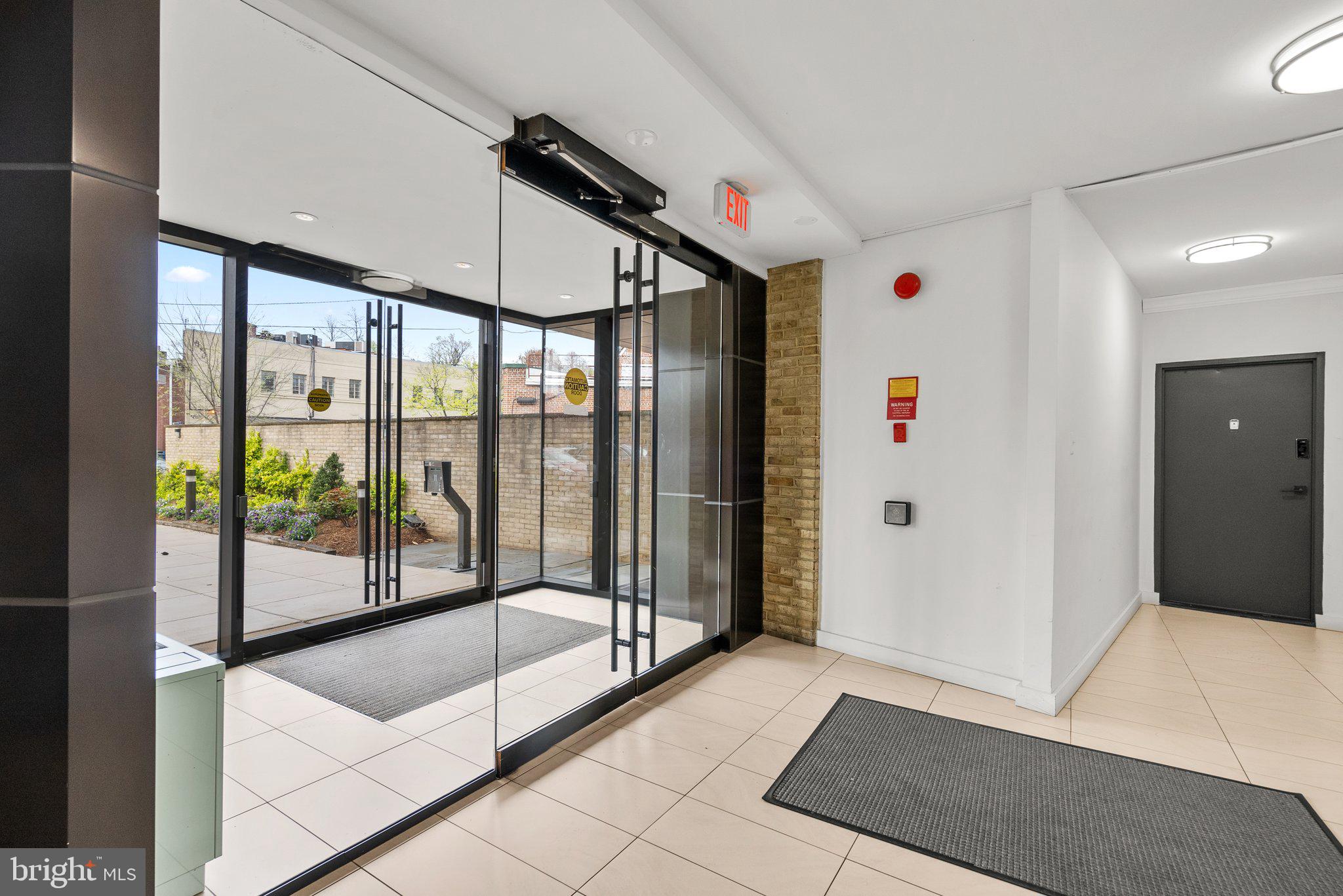 FOREST HILLS - Residential Lease