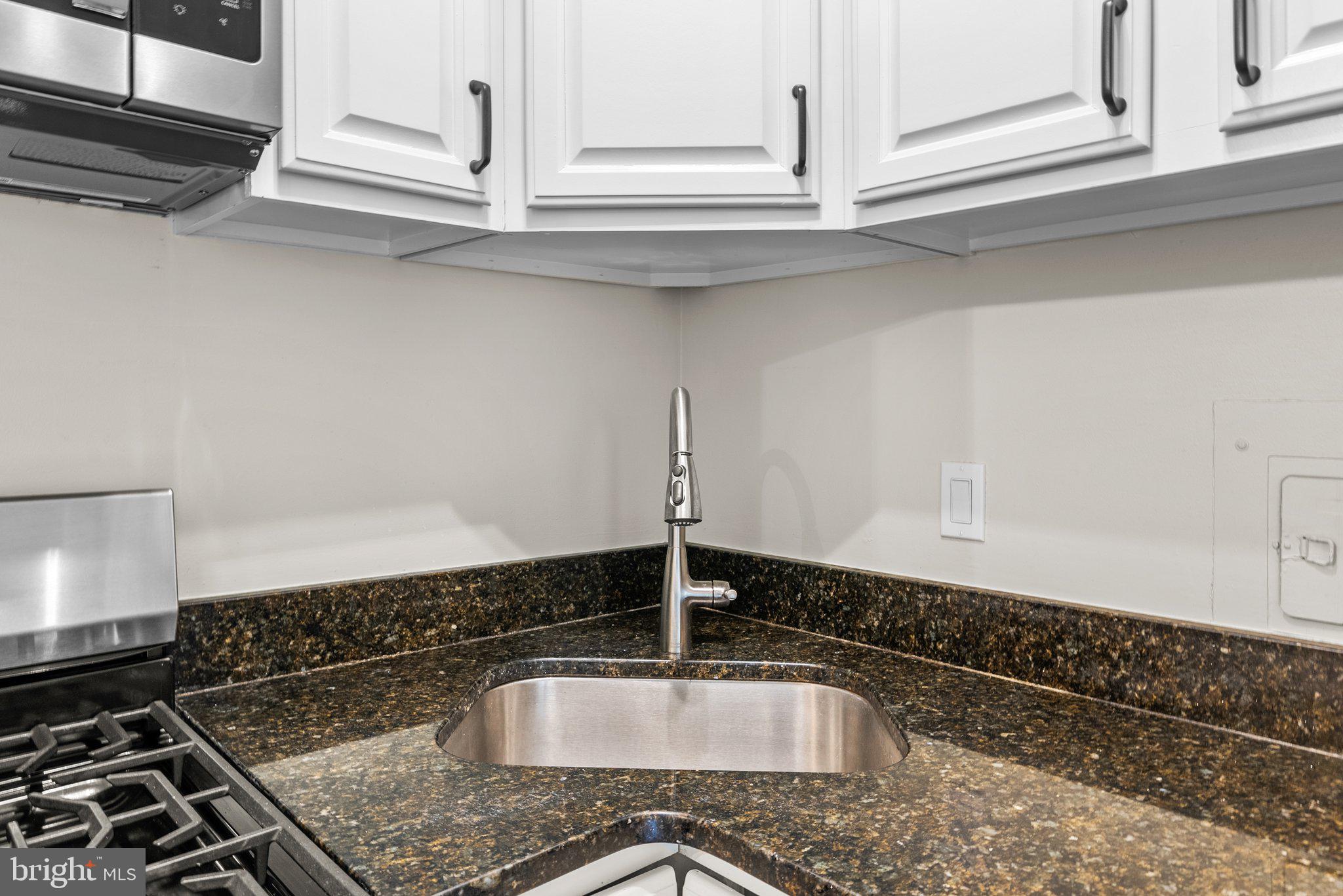 FOREST HILLS - Residential Lease