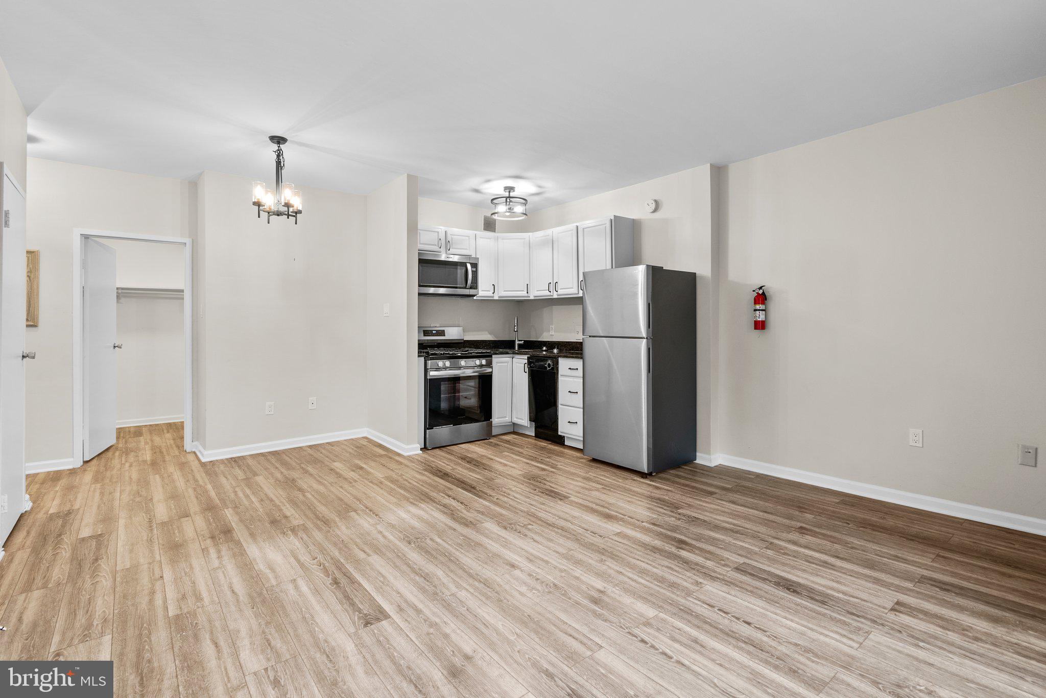 FOREST HILLS - Residential Lease