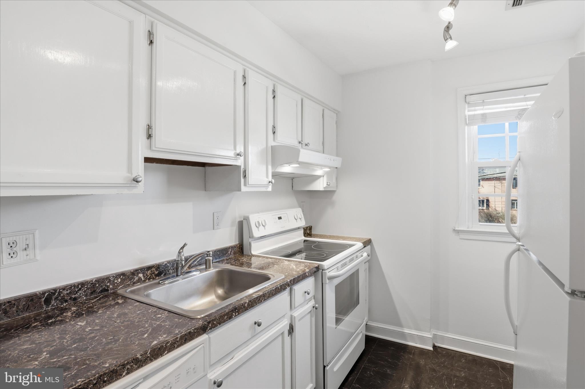 1305 S WALTER REED DRIVE 201