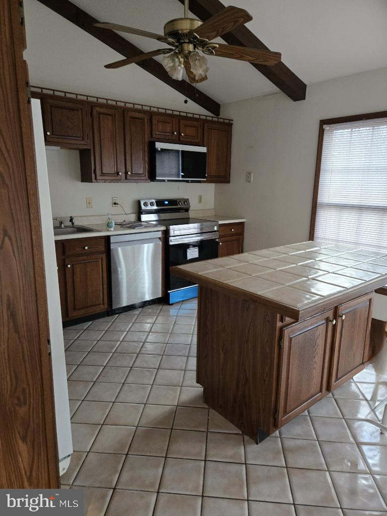 HILLSMERE SHORES - Residential