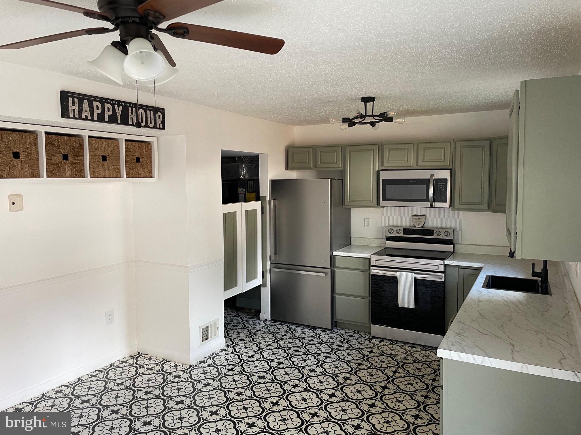 2533 FOX RIDGE COURT