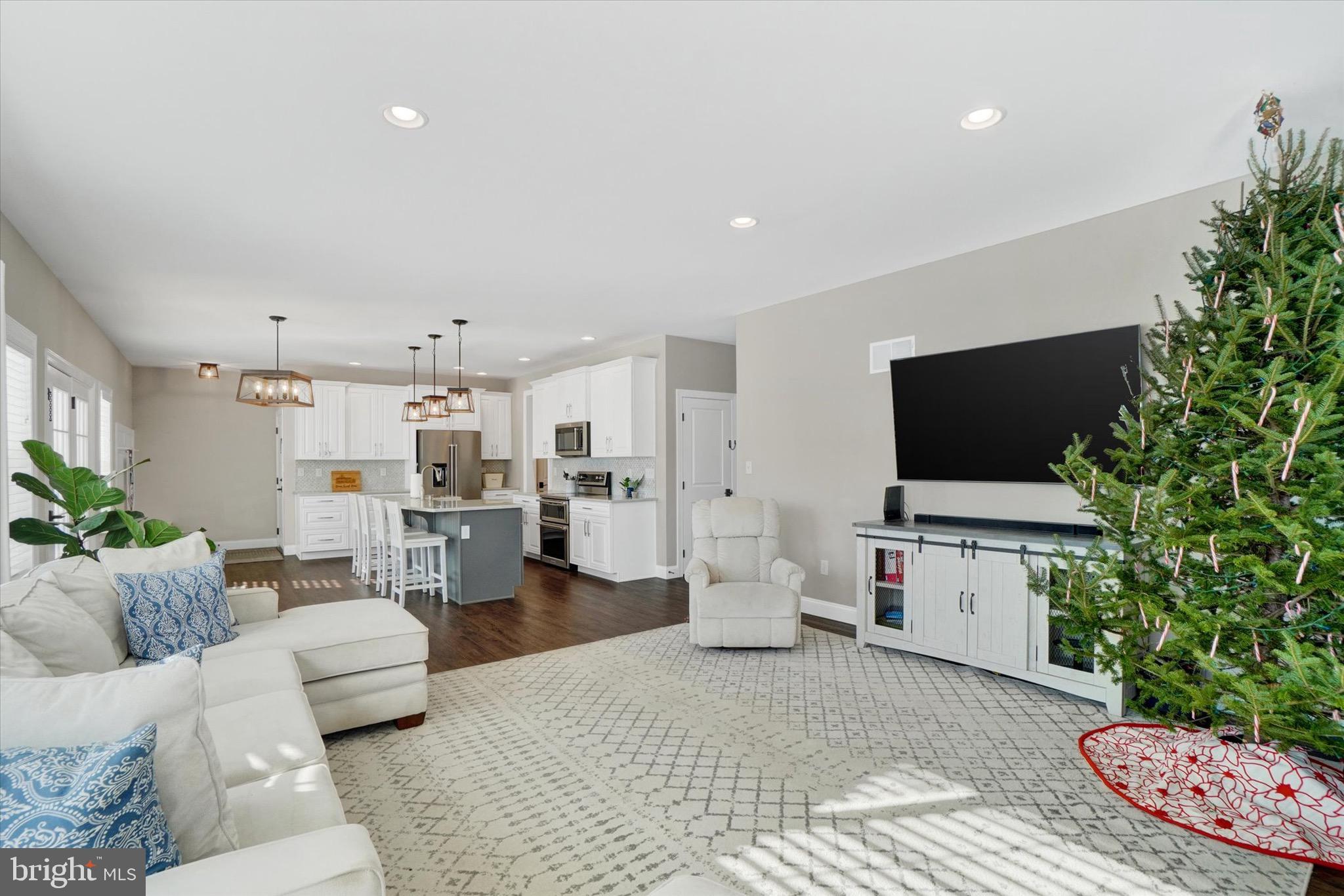 HAMILTON'S OVERLOOK - Residential