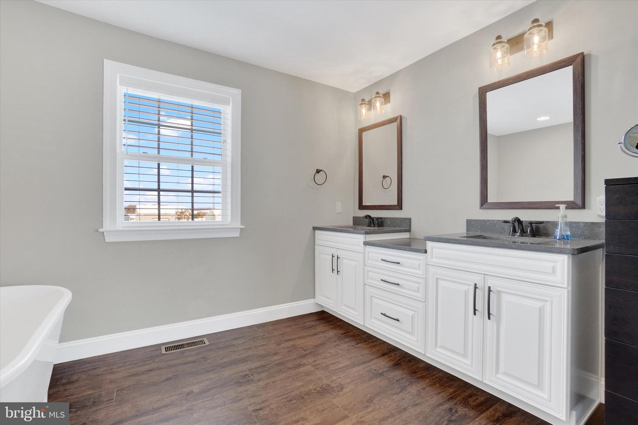 HAMILTON'S OVERLOOK - Residential