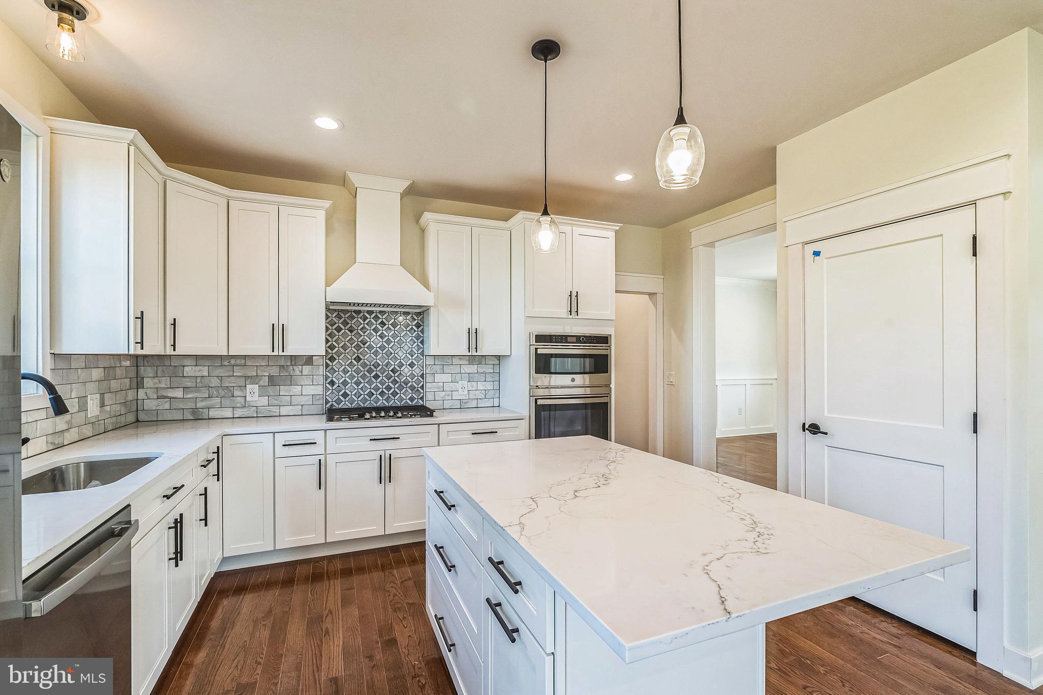 COLONIAL - Residential