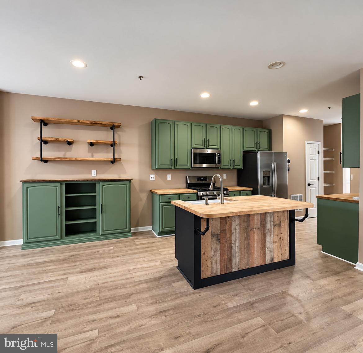 2467 CHEYENNE DRIVE
