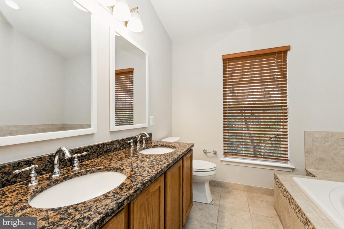 ASHBURN VILLAGE - Residential