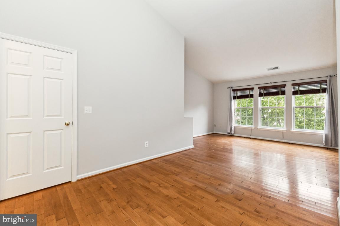 ASHBURN VILLAGE - Residential