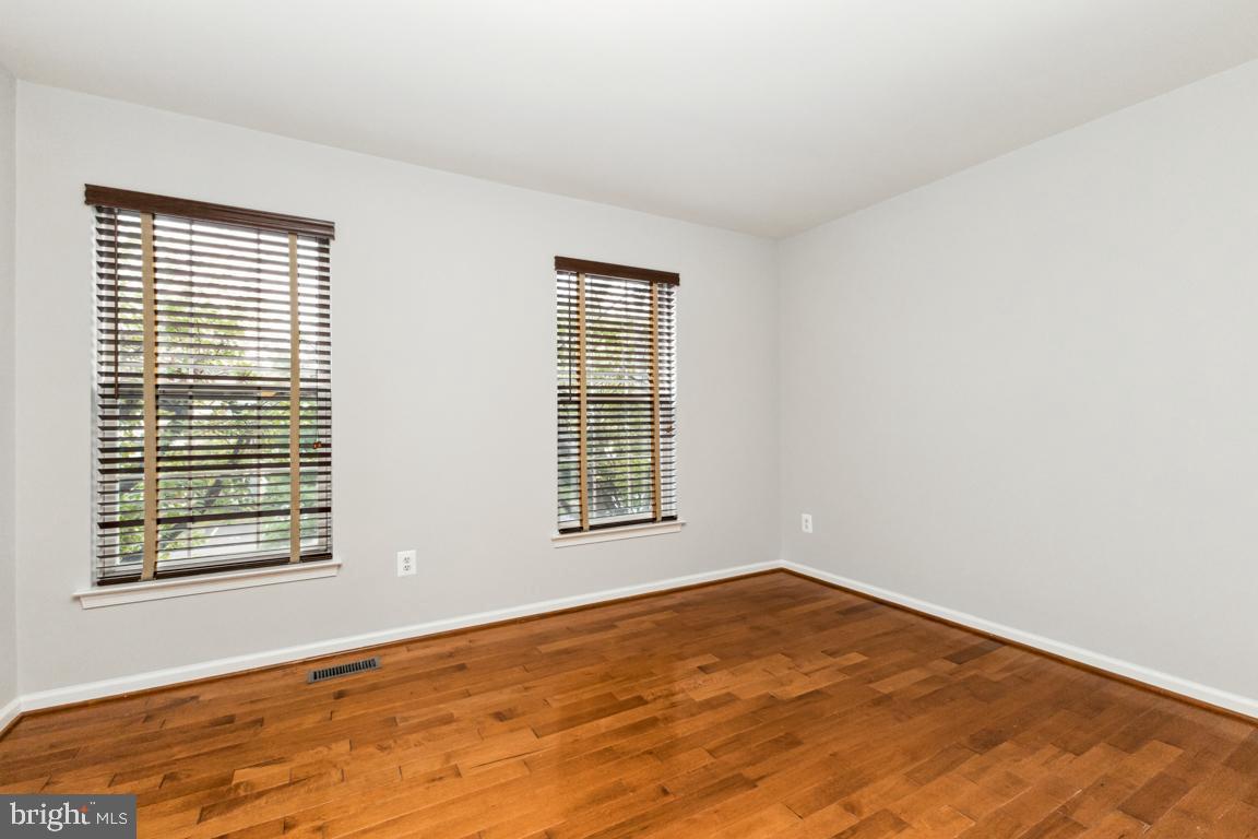 ASHBURN VILLAGE - Residential