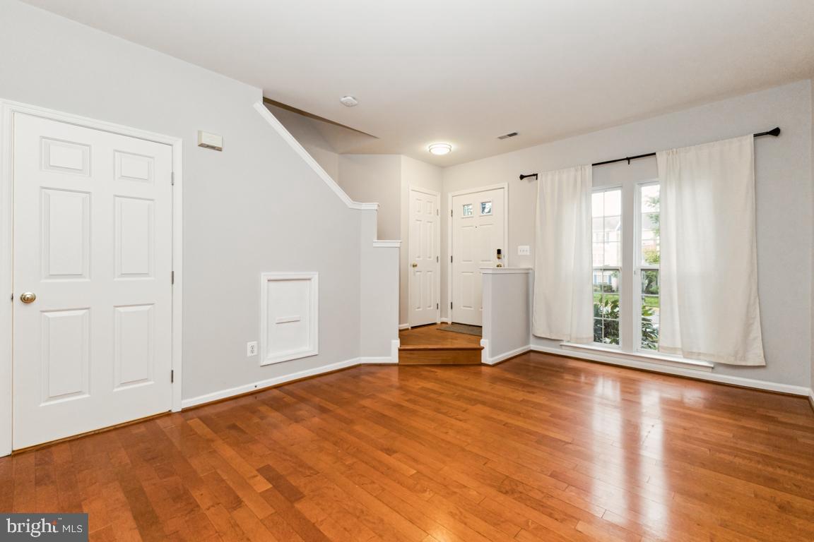 ASHBURN VILLAGE - Residential