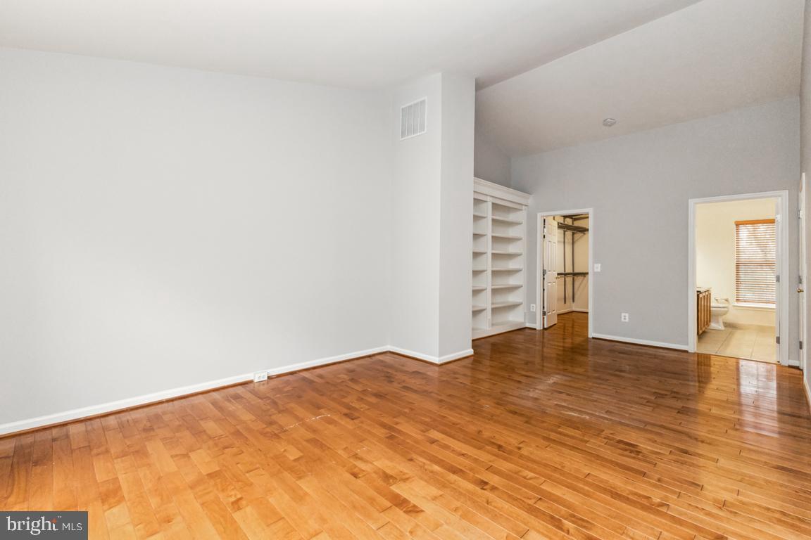 ASHBURN VILLAGE - Residential