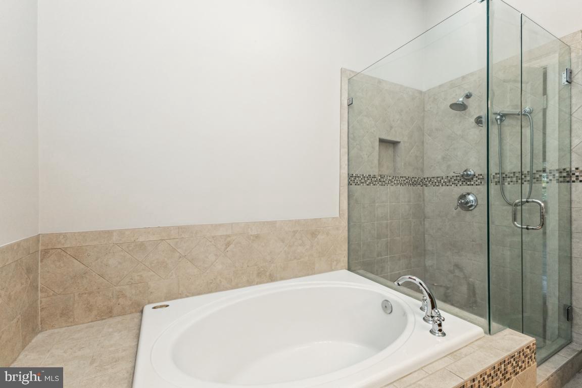 ASHBURN VILLAGE - Residential