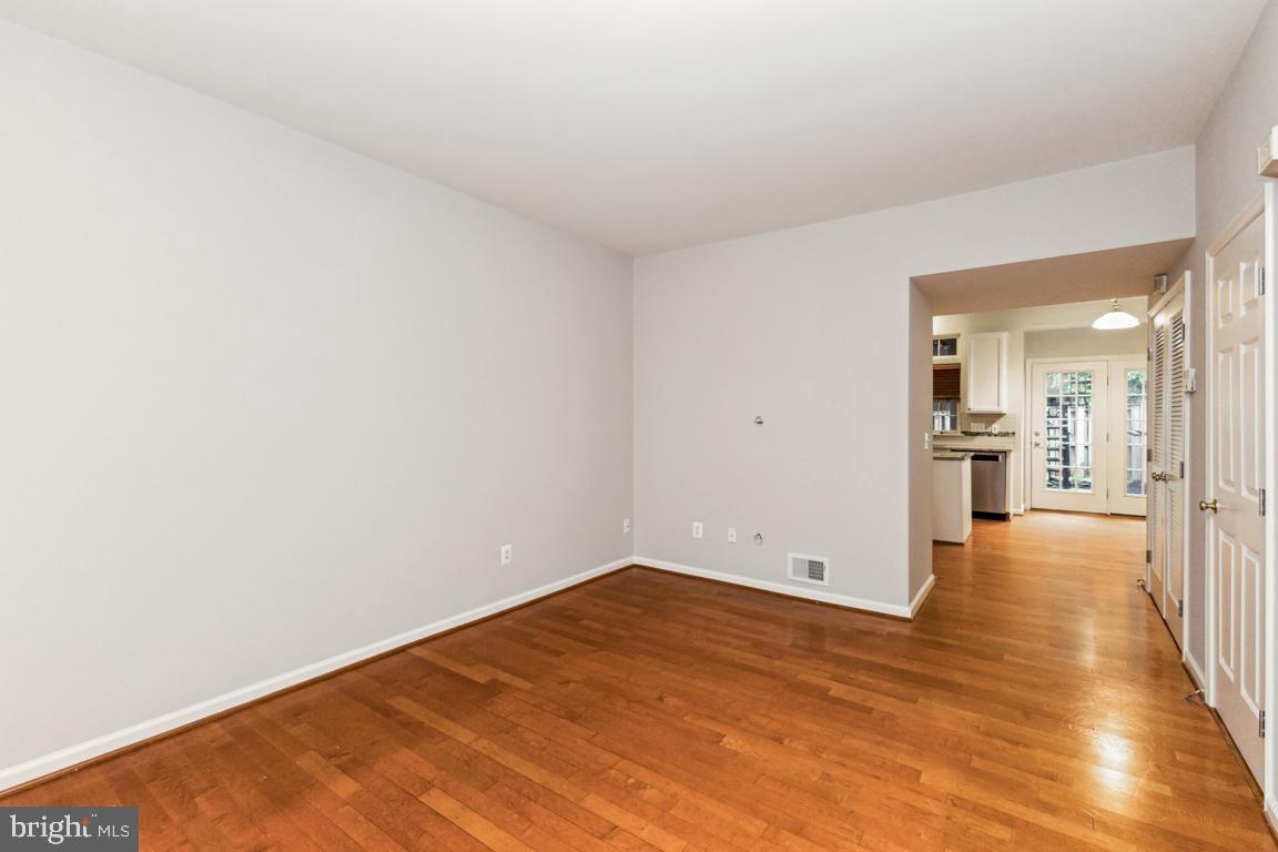 ASHBURN VILLAGE - Residential