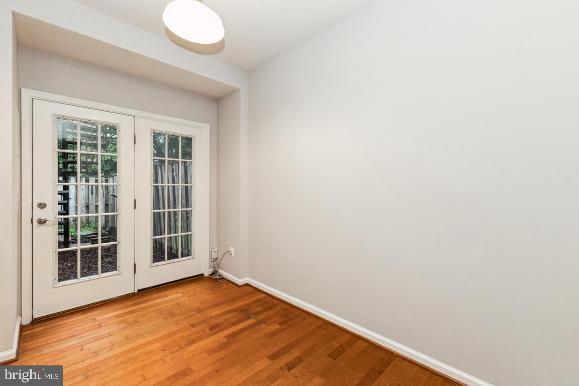 ASHBURN VILLAGE - Residential