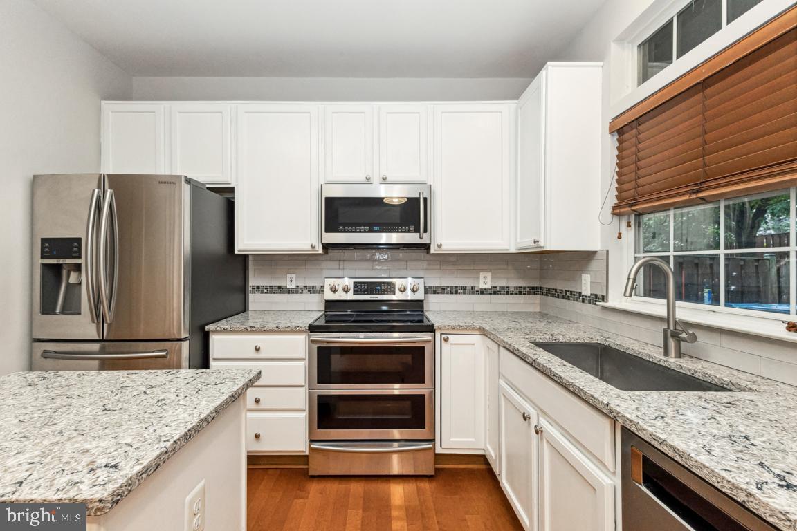 ASHBURN VILLAGE - Residential