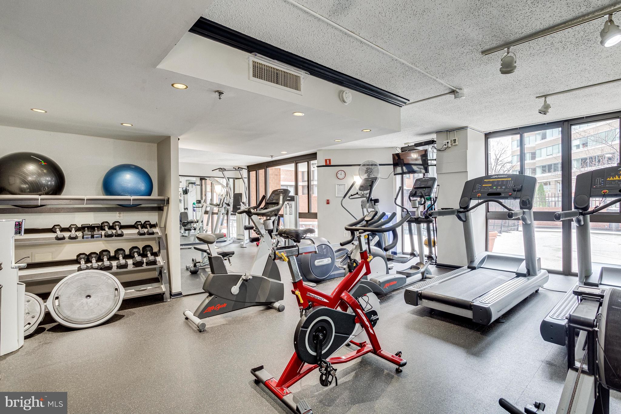 EASTVIEW AT BALLSTON METRO - Residential