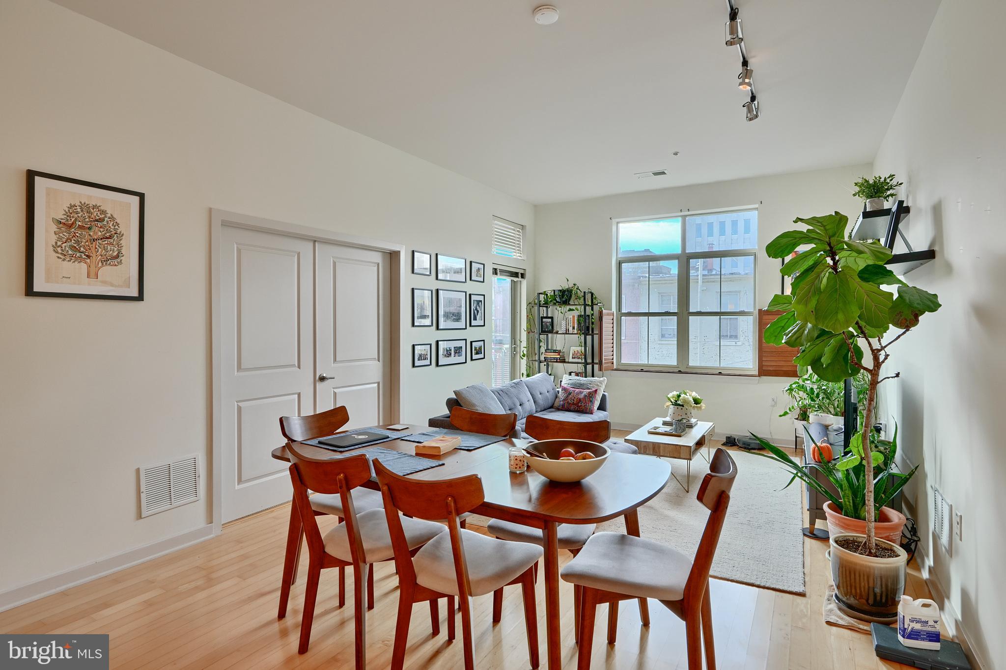 TWELVE09 - Residential Lease