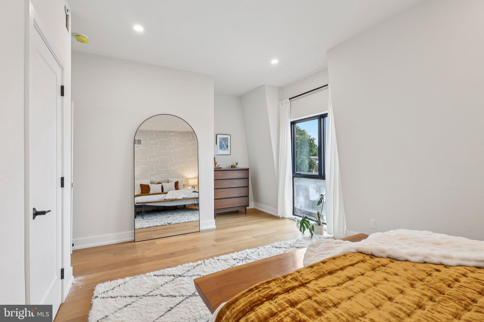 EAST FALLS - Residential