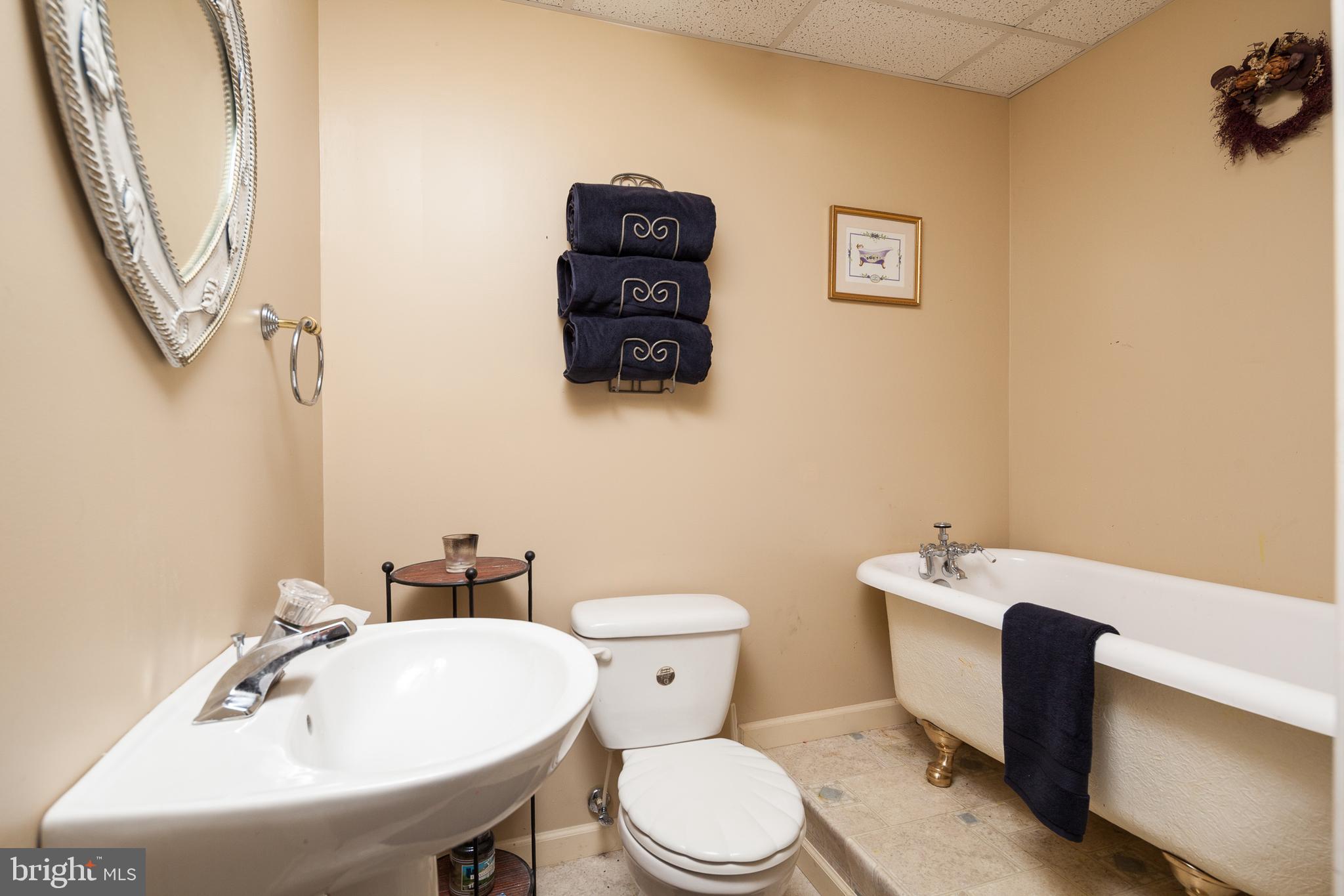 CHESAPEAKE BAY GOLF CLUB - Residential Lease