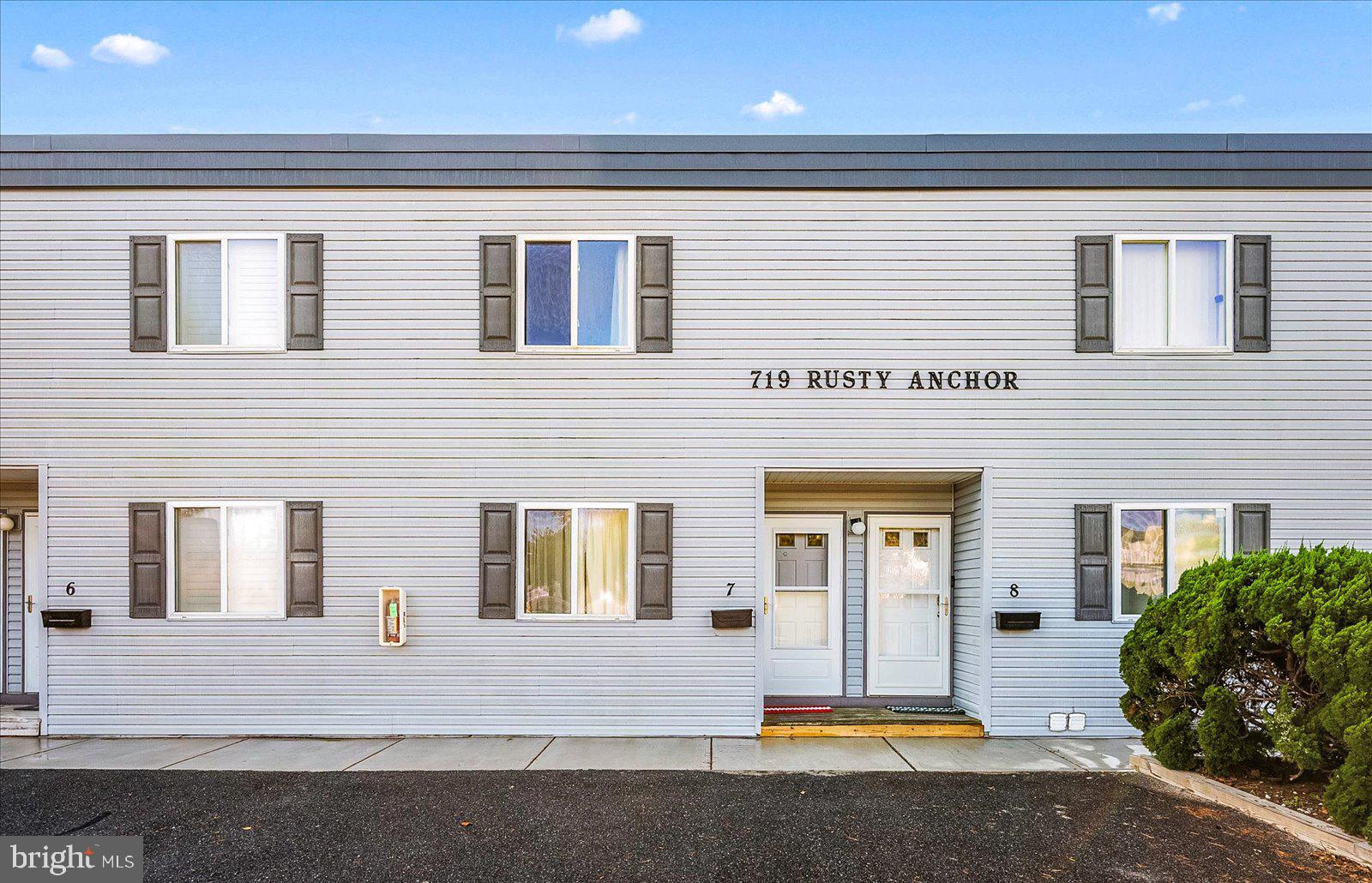 719 RUSTY ANCHOR ROAD 4A