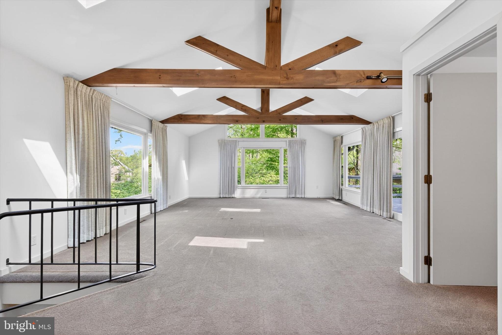 HILLCREST - Residential