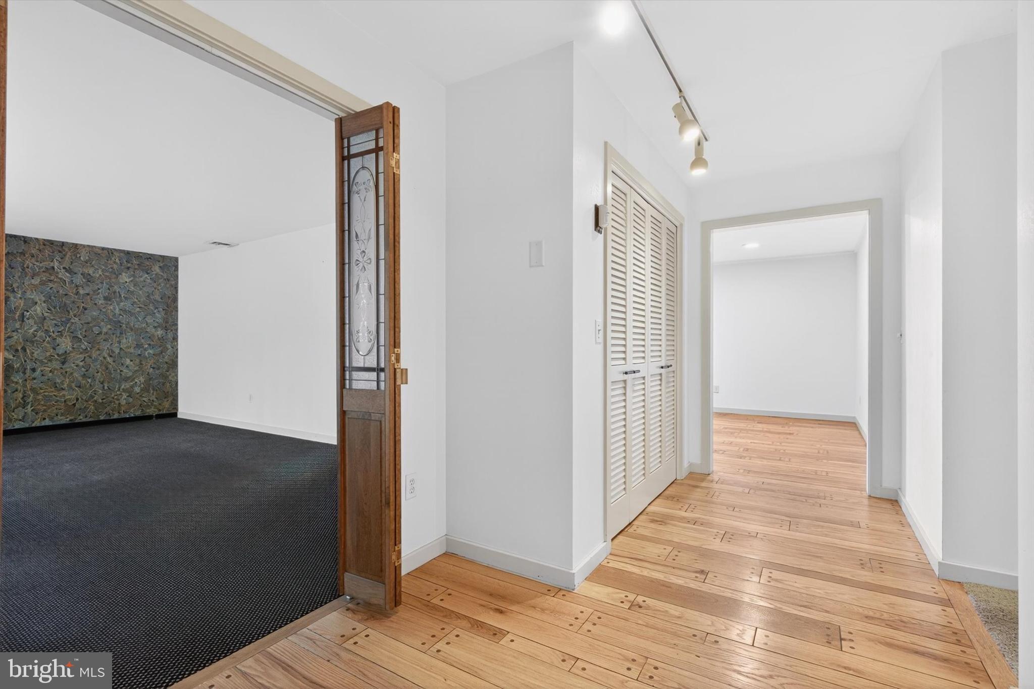 HILLCREST - Residential