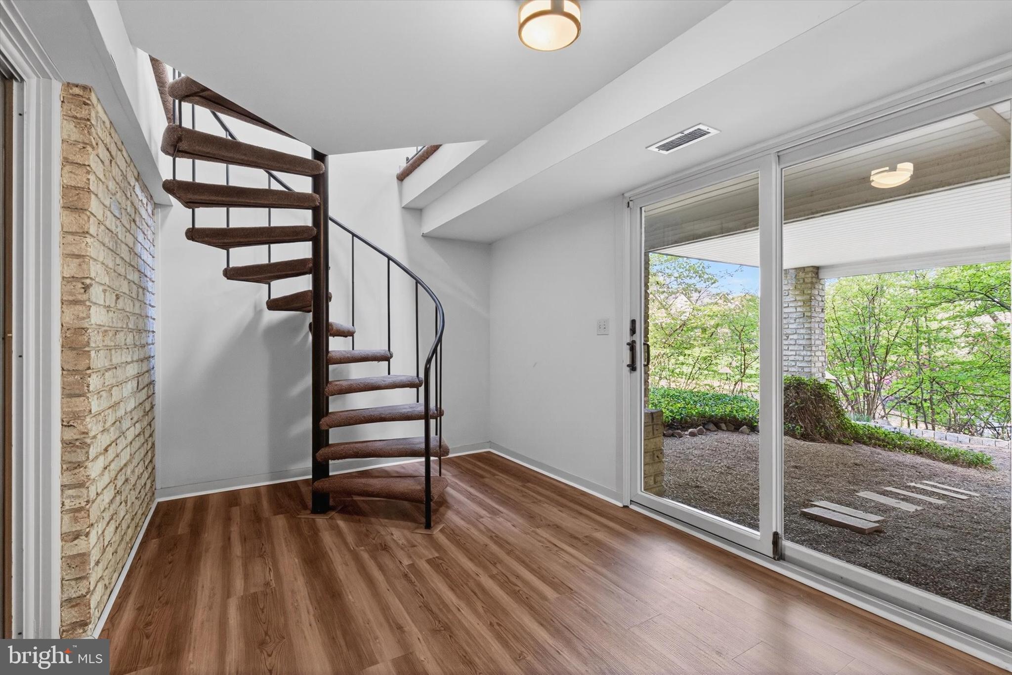 HILLCREST - Residential