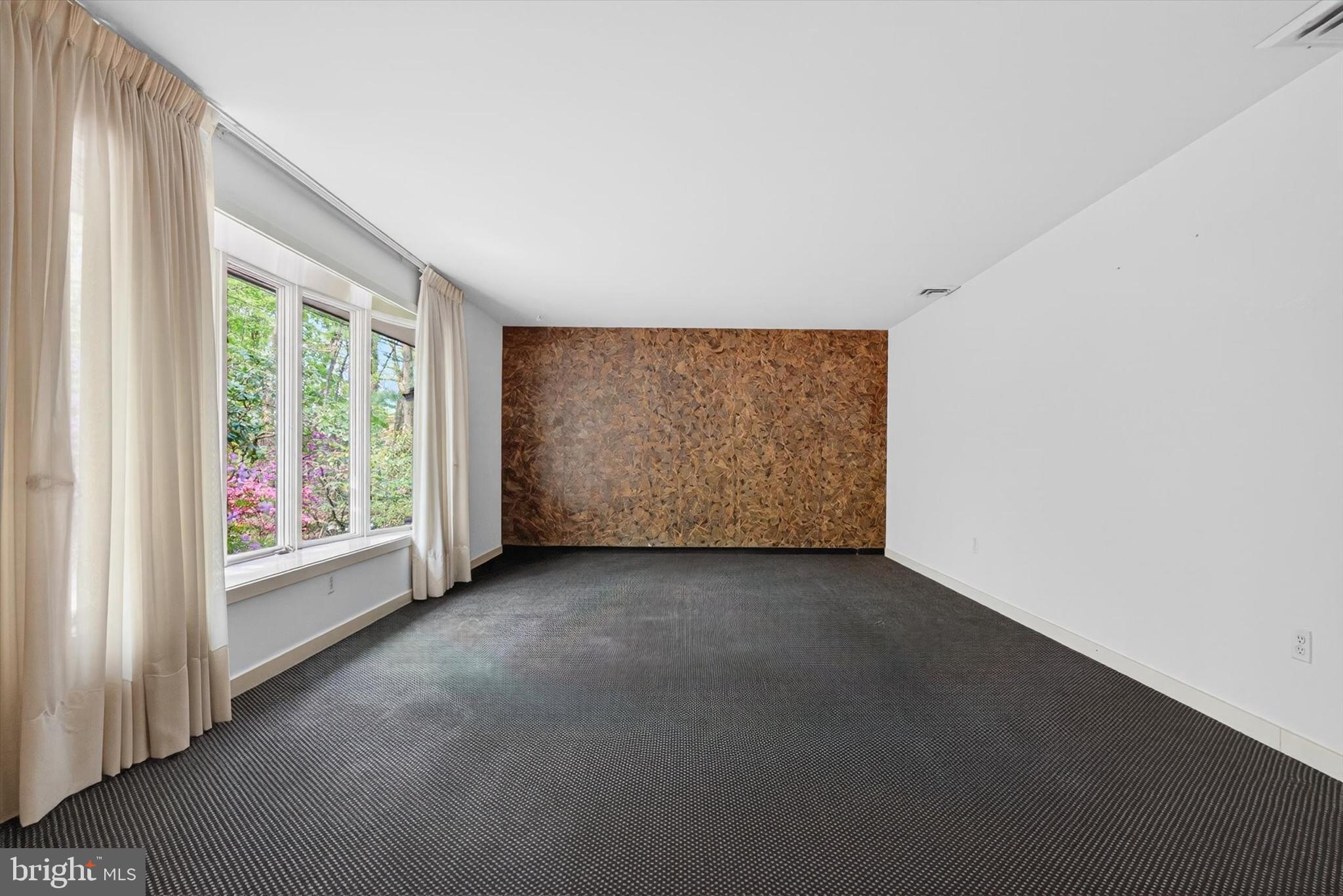 HILLCREST - Residential