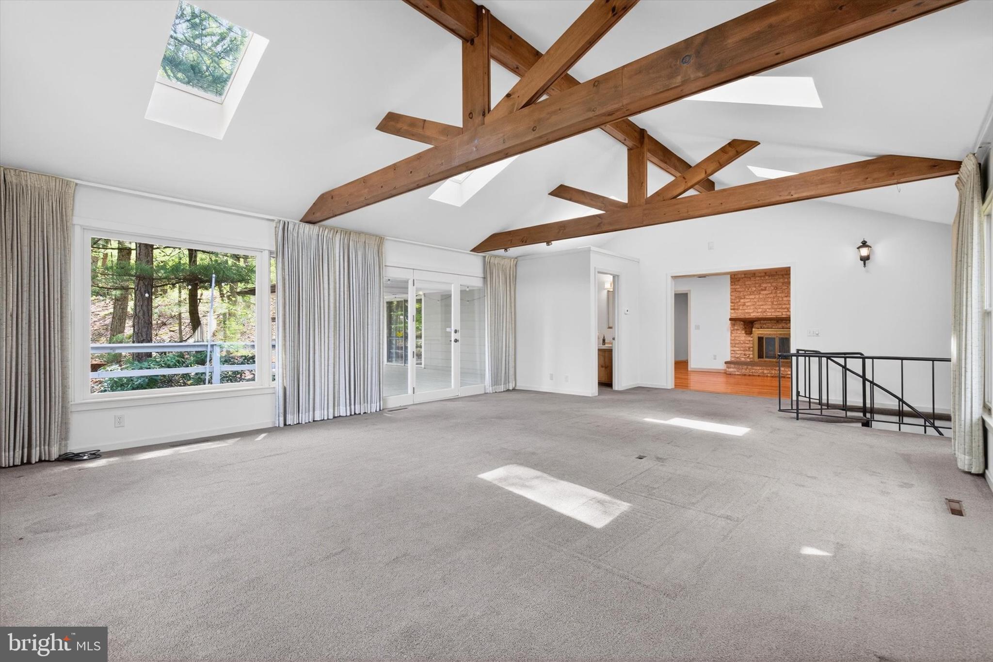 HILLCREST - Residential