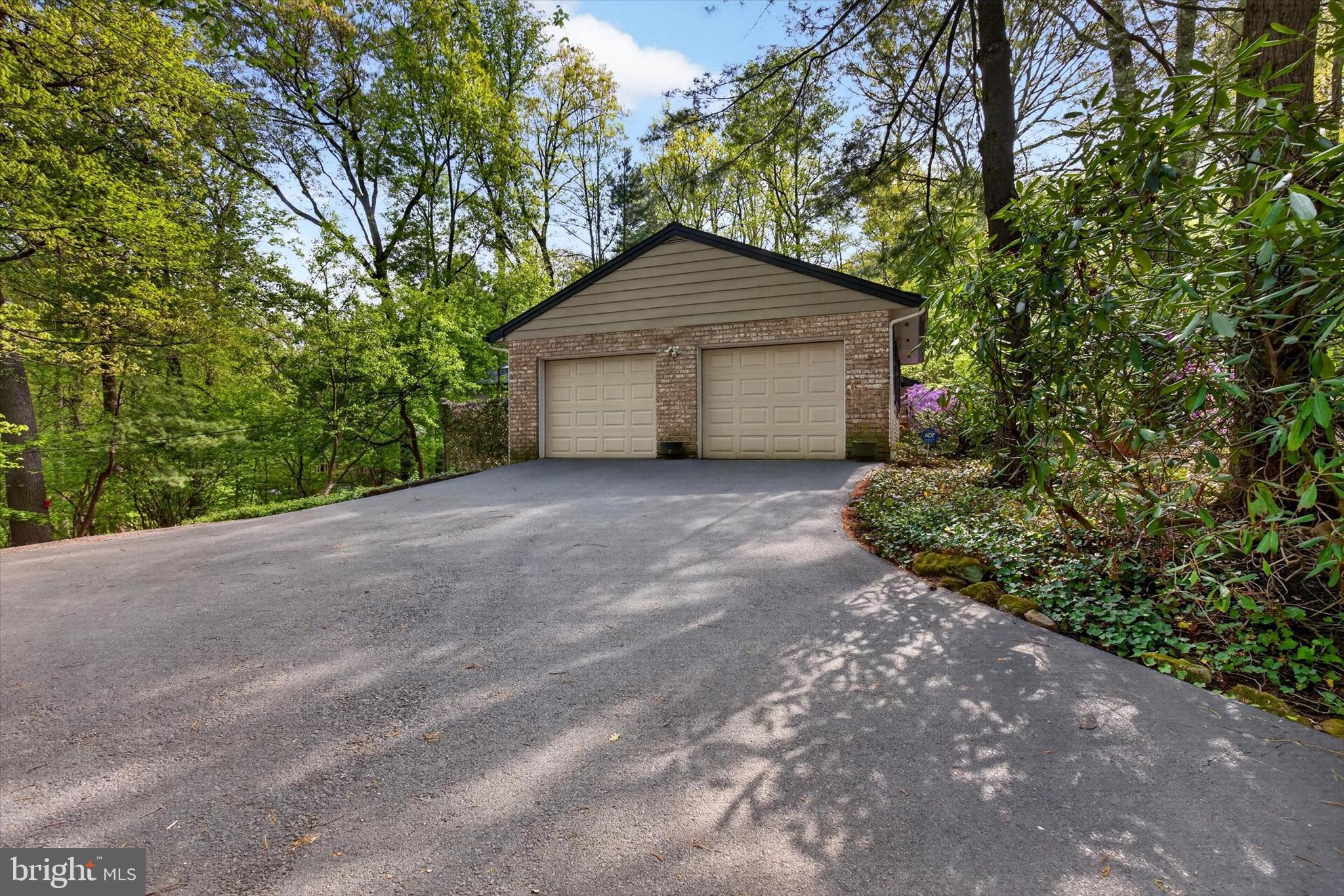 HILLCREST - Residential